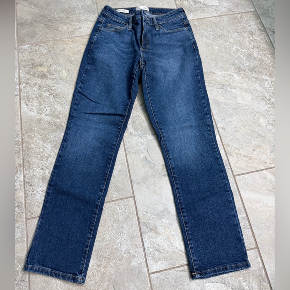 Universal Thread Women’s Dark Blue High Rise Straight Jeans Size 00/24R - Picture 2 of 6